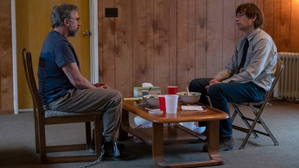 Steve Carell vs Domhnall Gleeson, que demander de plus ? // Source : FX/Disney+ Steve Carell vs Domhnall Gleeson, que demander de plus ? // Source : FX/Disney+