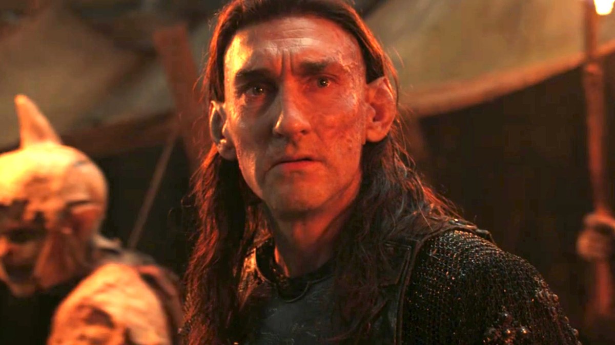Le personnage d'Adar dans la saison 1 // Source : Amazon Prime Video/Les Anneaux de Pouvoir Le personnage d'Adar dans la saison 1 // Source : Amazon Prime Video/Les Anneaux de Pouvoir
