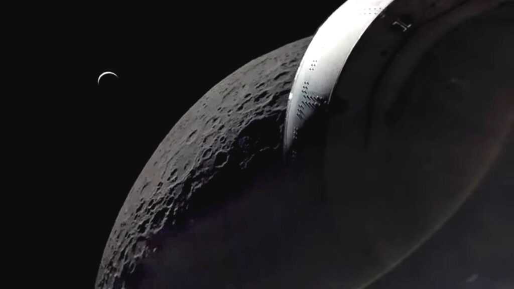 Terre, Lune et capsule en croissant. // Source : Via Twitter @AndySaunders_1 Terre, Lune et capsule en croissant. // Source : Via Twitter @AndySaunders_1