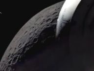 Terre, Lune et capsule en croissant. // Source : Via Twitter @AndySaunders_1