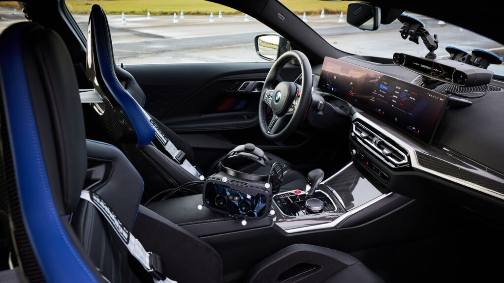 Installation de la réalité mixte dans la BMW // Source : BMW Installation de la réalité mixte dans la BMW // Source : BMW