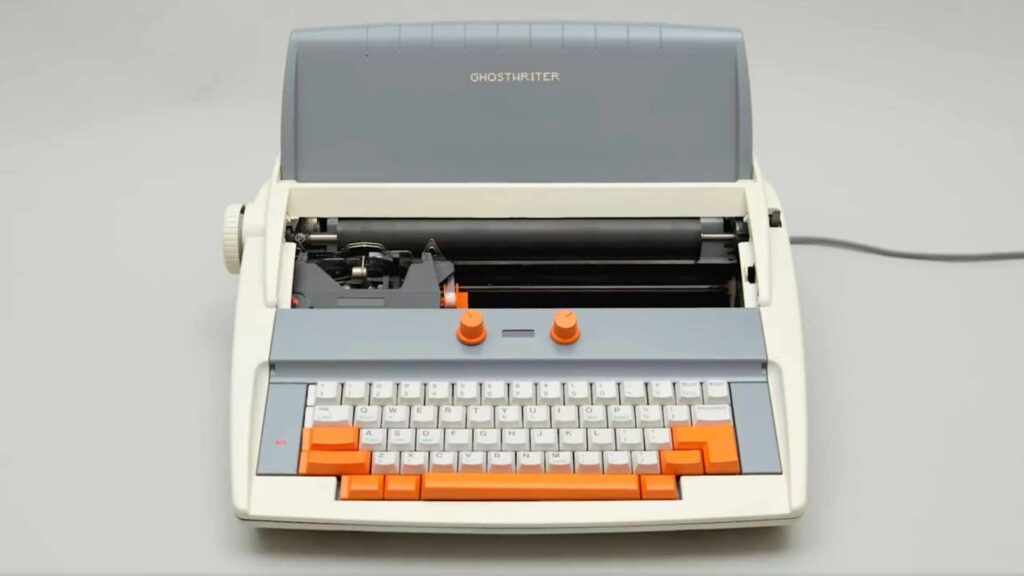 Le Ghostwriter, la machine à écrire inventée par Arvind Sanjeev // Source : Arvind Sanjeev Le Ghostwriter, la machine à écrire inventée par Arvind Sanjeev // Source : Arvind Sanjeev