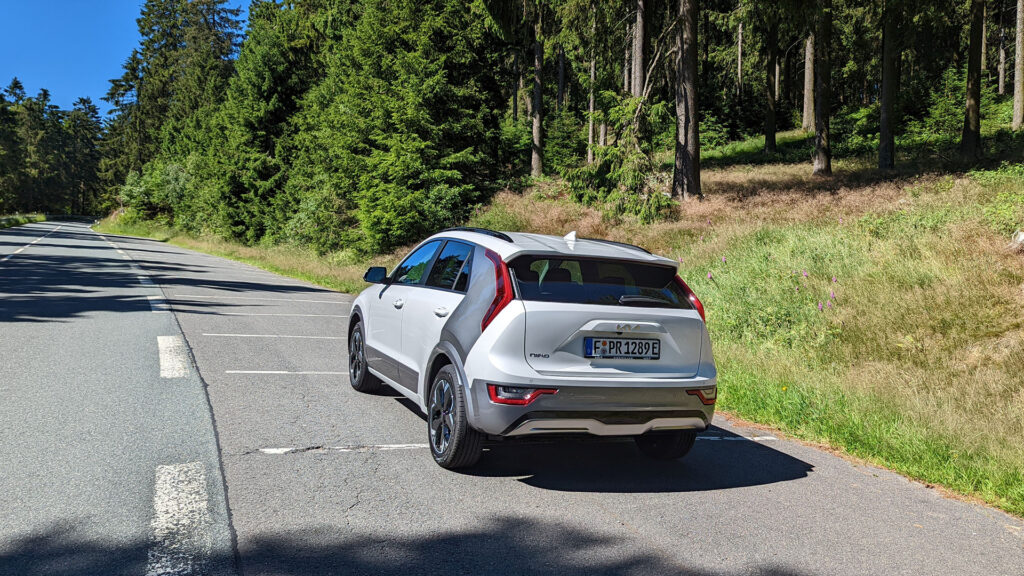 Bon comportement routier du Kia Niro EV // Source : Raphaelle Baut Bon comportement routier du Kia Niro EV // Source : Raphaelle Baut