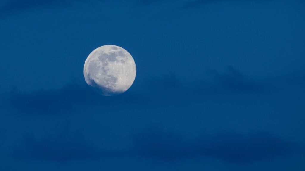 La Lune nous est vraiment indispensable. // Source : Canva La Lune nous est vraiment indispensable. // Source : Canva