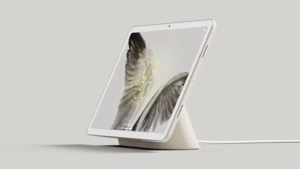 La Pixel Tablet dispose d'un support qui la transforme en enceinte connectée. // Source : Google La Pixel Tablet dispose d'un support qui la transforme en enceinte connectée. // Source : Google