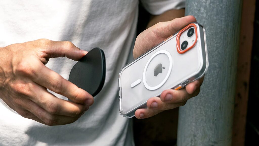 Transparentes ou colorées, compatibles MagSafe, les coques de Rhinoshield sont largement personnalisables. // Source : Rhinoshield. Transparentes ou colorées, compatibles MagSafe, les coques de Rhinoshield sont largement personnalisables. // Source : Rhinoshield.