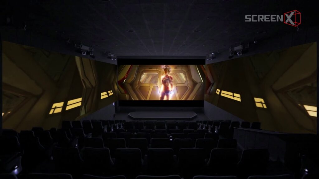 Le film Captain Marvel en ScreenX a un intérêt limité, ce qui apparaît sur les côtés n'apporte rien à l'histoire. // Source : ScreenX Le film Captain Marvel en ScreenX a un intérêt limité, ce qui apparaît sur les côtés n'apporte rien à l'histoire. // Source : ScreenX