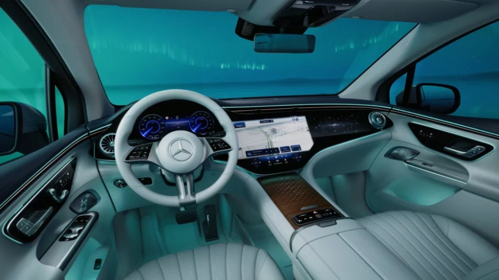 Habitacle de la Mercedes EQE SUV // Source : Mercedes