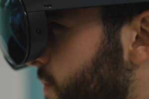 Dans l'immédiat, la réalité mixte semble le moyen le plus mature de faire de la réalité augmentée. // Source : Thomas Ancelle / Numerama Dans l'immédiat, la réalité mixte semble le moyen le plus mature de faire de la réalité augmentée. // Source : Thomas Ancelle / Numerama