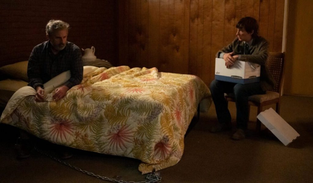 Steve Carell face à Domhnall Gleeson dans The Patient // Source : FX/Disney+ Steve Carell face à Domhnall Gleeson dans The Patient // Source : FX/Disney+