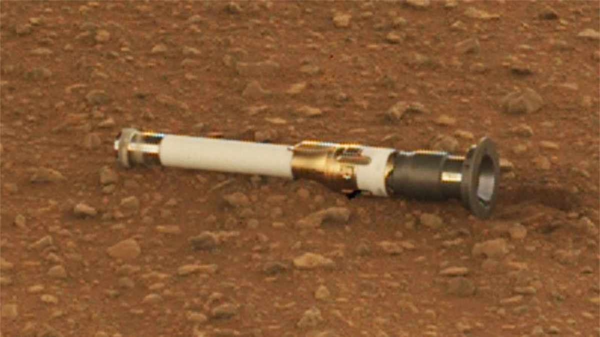 Le tube déposé par Perseverance sur Mars // Source : NASA/JPL-Caltech/MSSS Le tube déposé par Perseverance sur Mars // Source : NASA/JPL-Caltech/MSSS