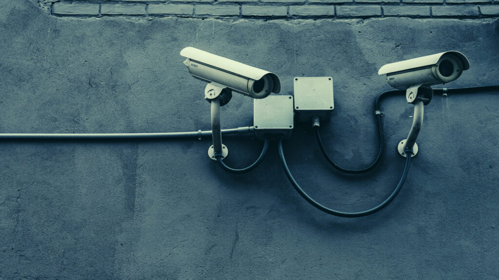 Les caméras de sécurité sont des objets connectés vulnérables. // Source : Unsplash Les caméras de sécurité sont des objets connectés vulnérables. // Source : Unsplash