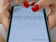 le refus par un suspect de fournir les codes de déverrouillage des appareils en sa possession est une infraction. // Source : Canva le refus par un suspect de fournir les codes de déverrouillage des appareils en sa possession est une infraction. // Source : Canva