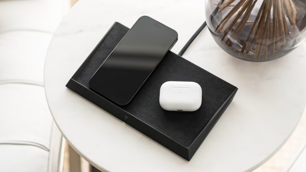 Le Wireless Charger Platform. // Source : Tesla Le Wireless Charger Platform. // Source : Tesla