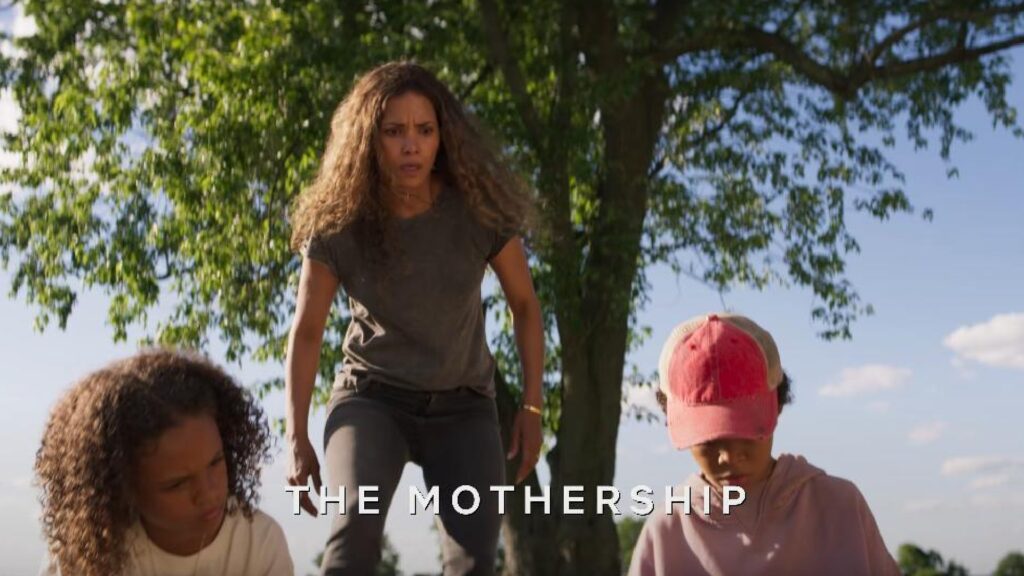 The Mothership, avec Halle Berry // Source : Netflix The Mothership, avec Halle Berry // Source : Netflix