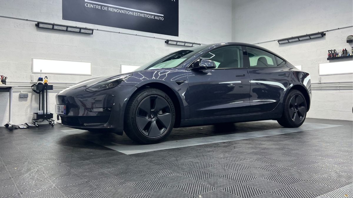 Tesla Model 3 (2022) // Source : Julien Cadot pour Numerama Tesla Model 3 (2022) // Source : Julien Cadot pour Numerama
