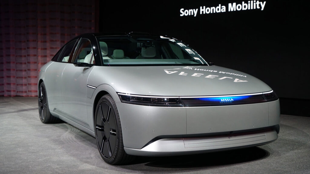 Nouvelle face avant avec une media bar pour l'Afeela de Sony Honda // Source : Ulrich Rozier Nouvelle face avant avec une media bar pour l'Afeela de Sony Honda // Source : Ulrich Rozier