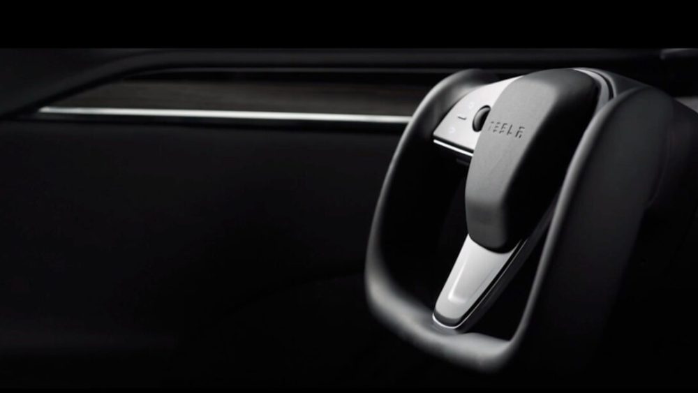 Le design du volant de la Tesla Model S Plaid 2022 // Source : capture d'écran Le design du volant de la Tesla Model S Plaid 2022 // Source : capture d'écran