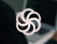 Illustration avec le logo de ChatGPT // Source : logo d'OpenAI et ChatGPT