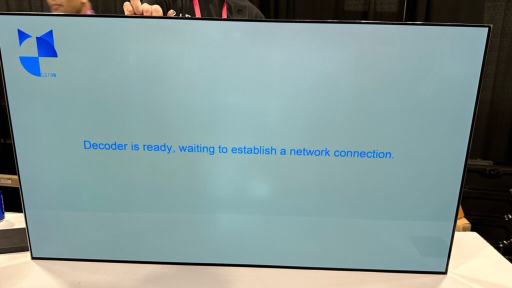 À chaque redémarrage, l'écran Displace affiche ça. Le temps de se reconnecter à sa console sans-fil. // Source : Numerama À chaque redémarrage, l'écran Displace affiche ça. Le temps de se reconnecter à sa console sans-fil. // Source : Numerama
