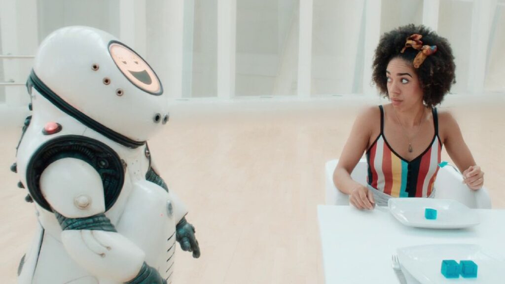 La SF présente des relations souvent plus intimes avec les IA et les robots. // Source : Doctor Who, BBC La SF présente des relations souvent plus intimes avec les IA et les robots. // Source : Doctor Who, BBC