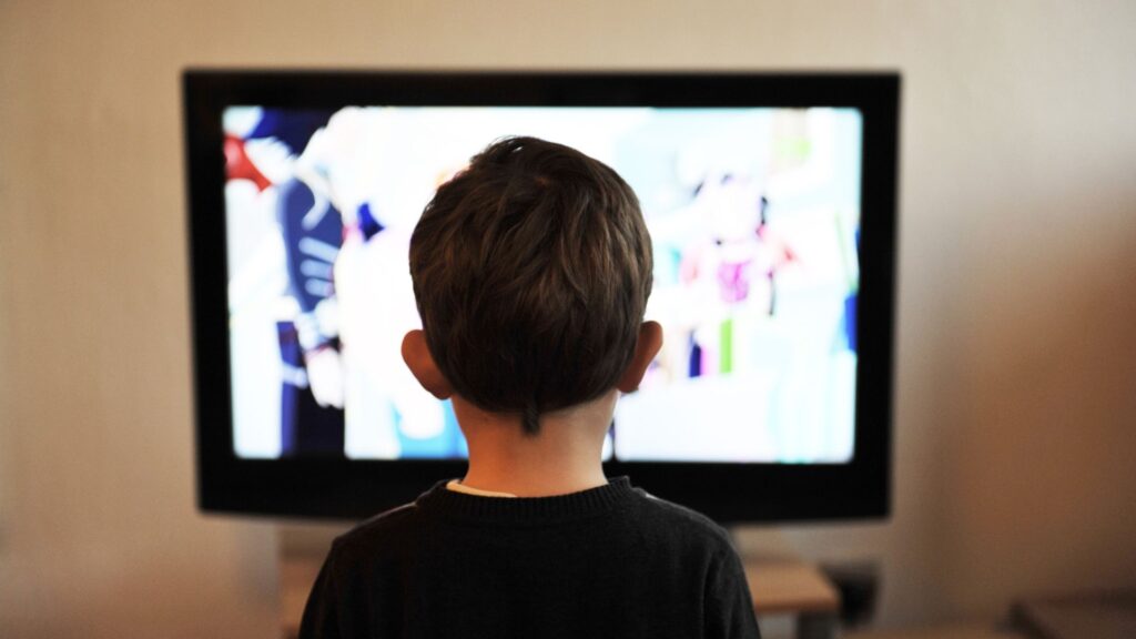 Faut-il limiter le temps d'exposition aux écrans des enfants ? // Source : Canva Faut-il limiter le temps d'exposition aux écrans des enfants ? // Source : Canva