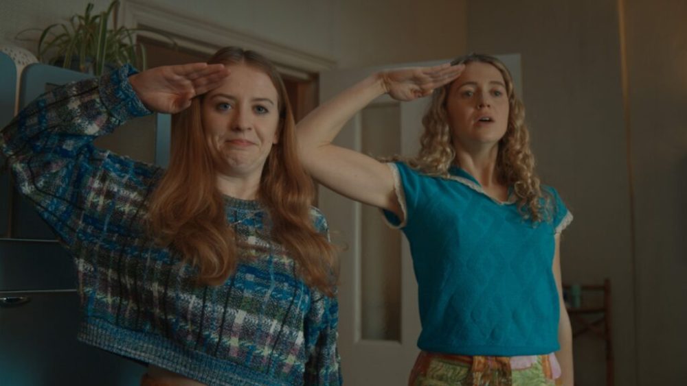 Máiréad Tyers (Jen) et Sofia Oxenham (Carrie). // Source : Disney+ Máiréad Tyers (Jen) et Sofia Oxenham (Carrie). // Source : Disney+