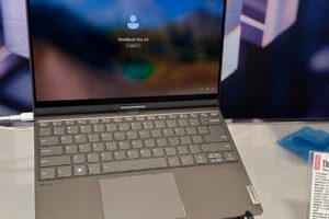 Le ThinkBook Plus ressemble à un PC normal… // Source : Numerama