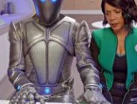 Isaac et Claire dans The Orville. // Source : Disney+/Hulu Isaac et Claire dans The Orville. // Source : Disney+/Hulu