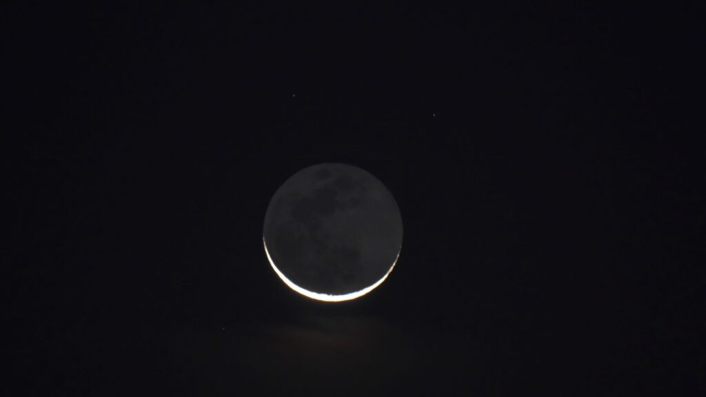 La Lune et sa belle lumière cendrée. // Source : Canva La Lune et sa belle lumière cendrée. // Source : Canva