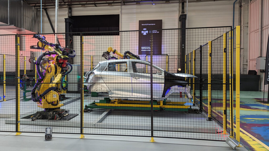 Renault produit des clones numériques de ses modèles // Source : Raphaelle Baut Renault produit des clones numériques de ses modèles // Source : Raphaelle Baut