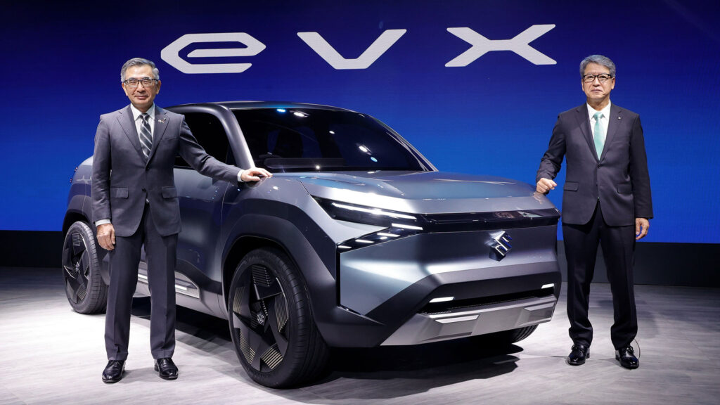 Présentation du concept eVX au salon de Delhi // Source : Suzuki Présentation du concept eVX au salon de Delhi // Source : Suzuki