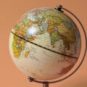 Un globe terrestre. // Source : Canva Un globe terrestre. // Source : Canva