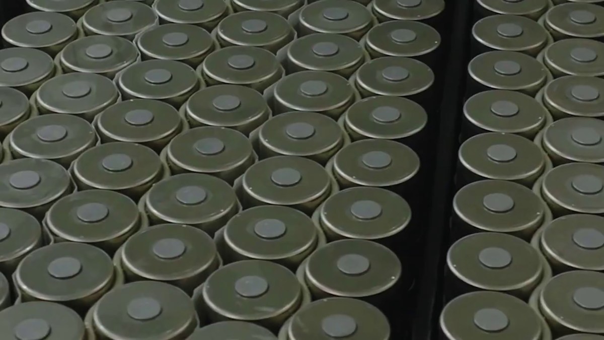Assemblage des batteries Tesla 4680 // Source : Tesla Assemblage des batteries Tesla 4680 // Source : Tesla