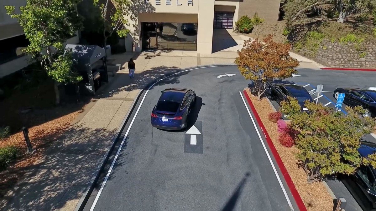 Première vidéo du FSD de Tesla // Source : Tesla Première vidéo du FSD de Tesla // Source : Tesla