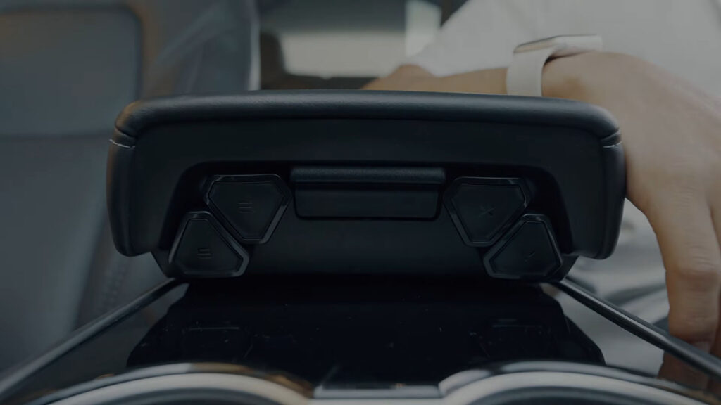 Exemple d'emplacement des boutons S3XY // Source : Capture vidéo Enhance Exemple d'emplacement des boutons S3XY // Source : Capture vidéo Enhance
