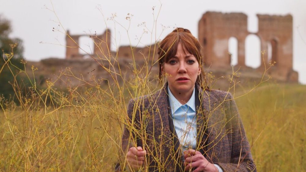 Diane Morgan dans Planète Cunk // Source : BBC Two / Netflix Diane Morgan dans Planète Cunk // Source : BBC Two / Netflix