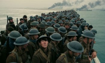Des soldats dans Dunkerque // Source : Warner Bros. Entertainment Inc. Des soldats dans Dunkerque // Source : Warner Bros. Entertainment Inc.
