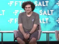 Quand Sam Bankman-Fried passait un partenariat avec Gisele Bündchen (droite) // Source : YouTube/SALT Quand Sam Bankman-Fried passait un partenariat avec Gisele Bündchen (droite) // Source : YouTube/SALT