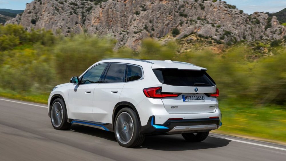 BMW iX1 de profil // Source : BMW BMW iX1 de profil // Source : BMW