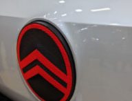 Le nouveau logo devrait être sur les futurs modèles Citroën // Source : Raphaelle Baut Le nouveau logo devrait être sur les futurs modèles Citroën // Source : Raphaelle Baut