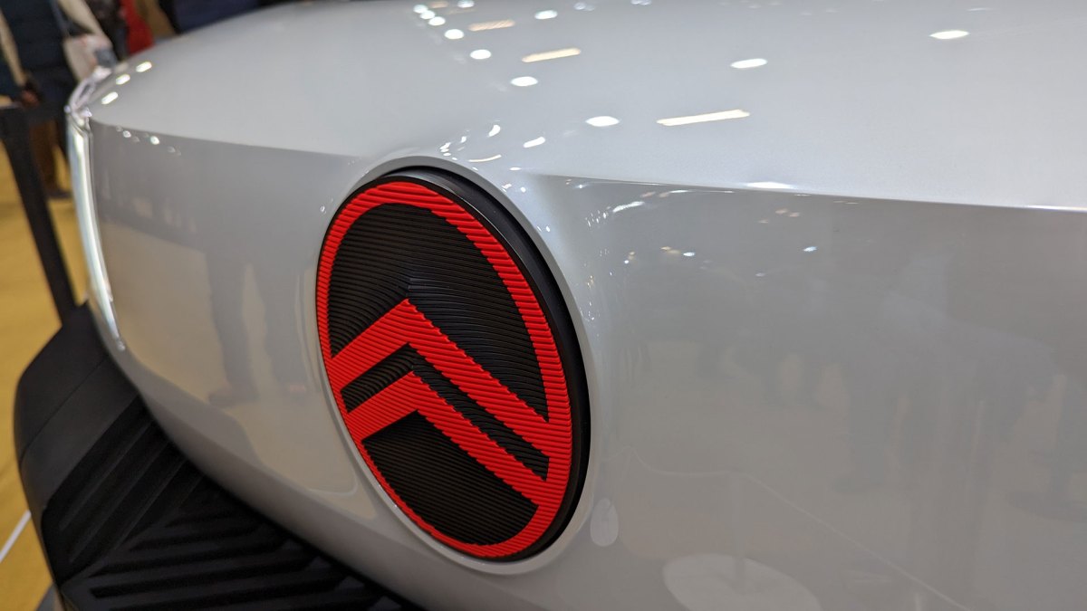 Le nouveau logo devrait être sur les futurs modèles Citroën // Source : Raphaelle Baut Le nouveau logo devrait être sur les futurs modèles Citroën // Source : Raphaelle Baut