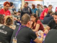 Des animateurs vous expliquent les jeux. // Source : Palais des Festivals Des animateurs vous expliquent les jeux. // Source : Palais des Festivals