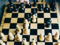 Le jeu d'échecs demande une prise de décision stratégique. // Source : Chase Clark sur Unsplash Le jeu d'échecs demande une prise de décision stratégique. // Source : Chase Clark sur Unsplash