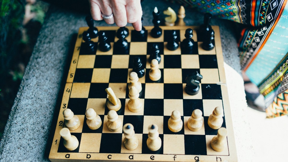 Le jeu d'échecs demande une prise de décision stratégique. // Source : Chase Clark sur Unsplash Le jeu d'échecs demande une prise de décision stratégique. // Source : Chase Clark sur Unsplash