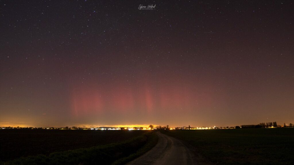 Les aurores boréales observées en France dans la nuit du 26 au 27 février 2023. // Source : Nicolas Drouhin / infoclimat Les aurores boréales observées en France dans la nuit du 26 au 27 février 2023. // Source : Nicolas Drouhin / infoclimat