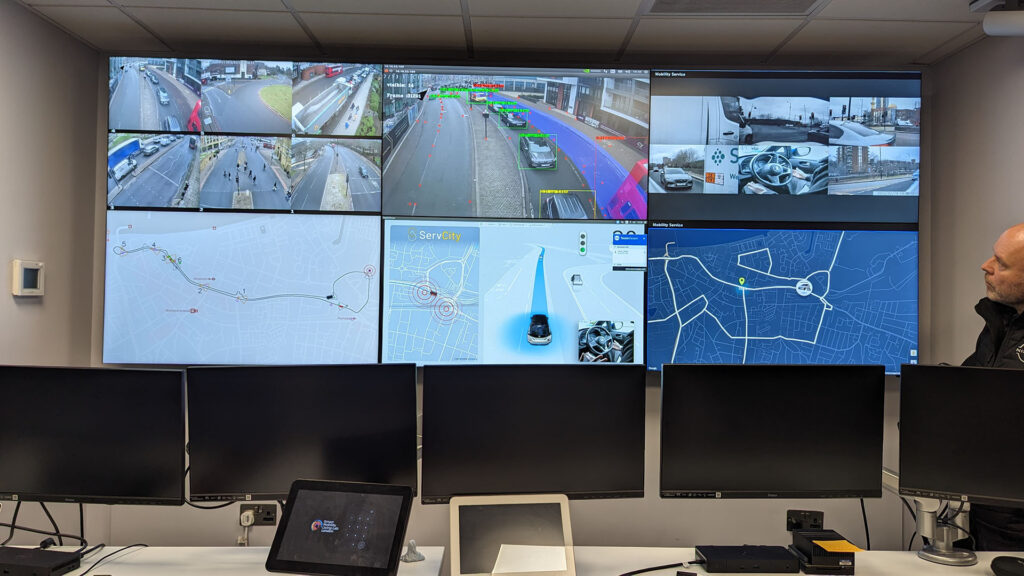 Centre de contrôle des tests de la voiture autonome // Source : Raphaelle Baut Centre de contrôle des tests de la voiture autonome // Source : Raphaelle Baut