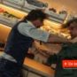 Brad Pitt et Aaron Taylor-Johnson dans Bullet Train // Source : Scott Garfield / Sony Pictures Brad Pitt et Aaron Taylor-Johnson dans Bullet Train // Source : Scott Garfield / Sony Pictures