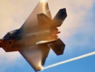 Un F-22, l'avion de chasse envoyé pour surveiller le déplacement des engins suspects. // Source : Unsplash