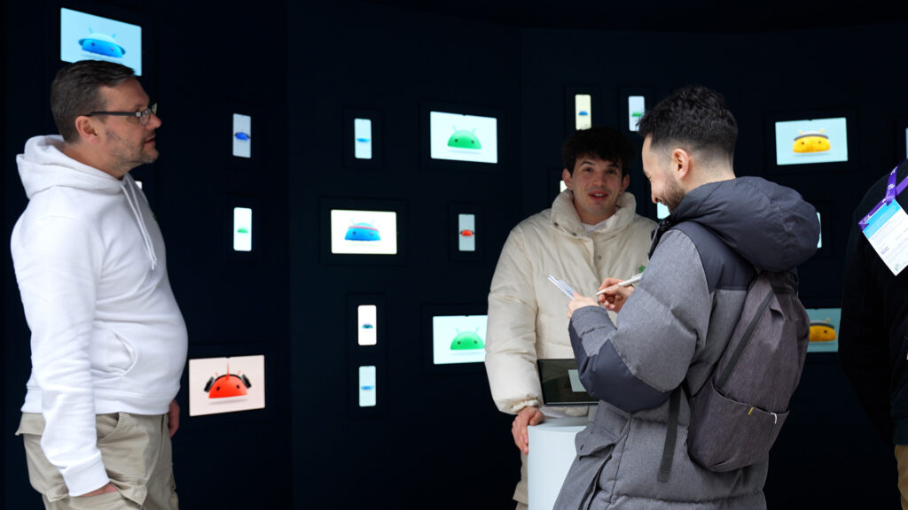 Sur ce stand, Google nous a forcé à regarder une démonstration pour obtenir son badge. // Source : Nino Barbey pour Numerama Sur ce stand, Google nous a forcé à regarder une démonstration pour obtenir son badge. // Source : Nino Barbey pour Numerama